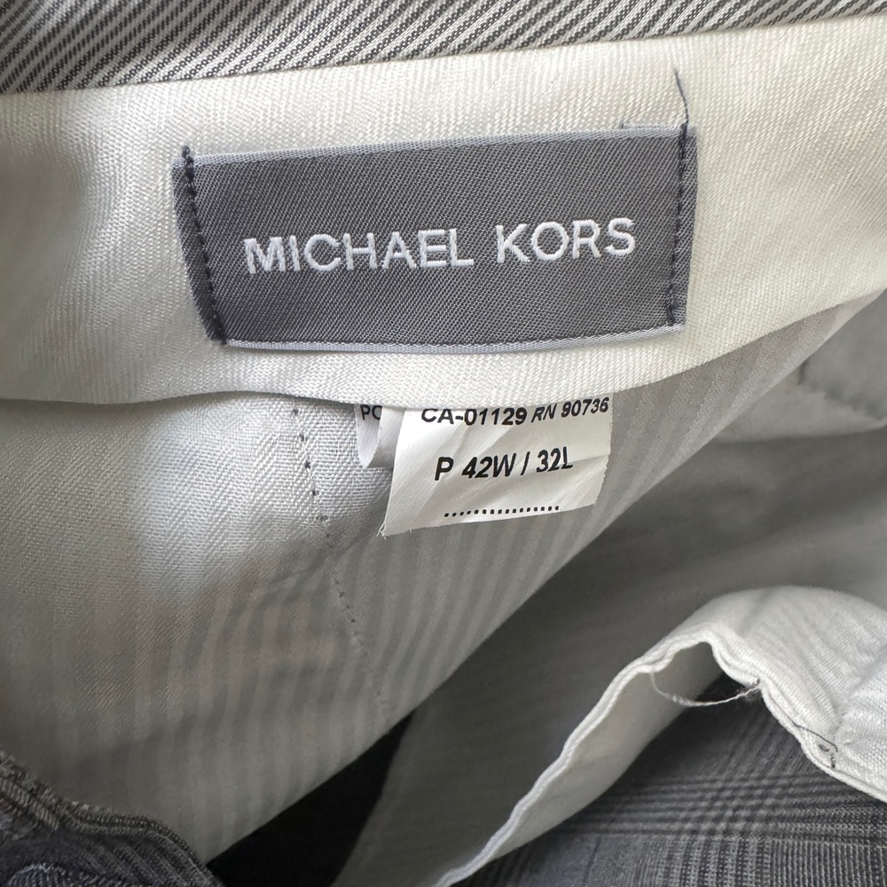 Michael Kors Light Gray Glen Plaid Suit Jacket Set
Jacket 52L Pants 42Wx32L - Picture 6 of 7